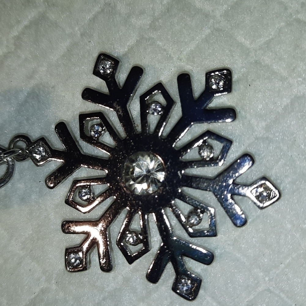 Silvertone Ring with Rhinestones New - Picture 4 of 6